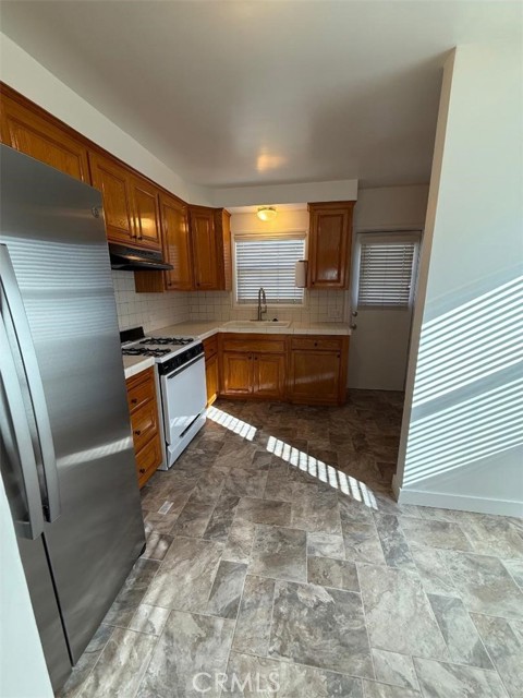 Detail Gallery Image 3 of 17 For 2349 Revere Ave, Fullerton,  CA 92831 - 2 Beds | 1 Baths