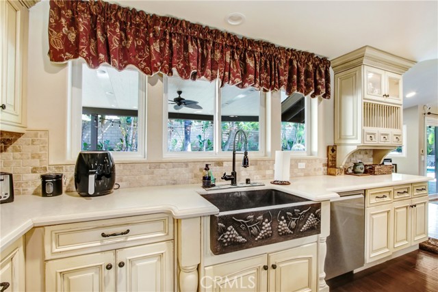 Detail Gallery Image 14 of 45 For 533 Woodhaven Ct, Upland,  CA 91786 - 4 Beds | 3/1 Baths