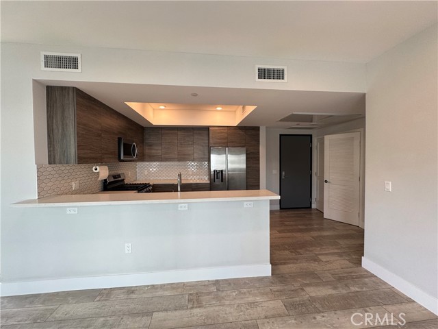 Detail Gallery Image 14 of 34 For 4383 N Sepulveda Blvd, Sherman Oaks,  CA 91403 - 2 Beds | 2 Baths