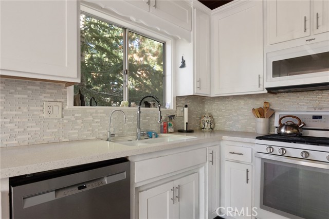 Detail Gallery Image 9 of 35 For 316 Pioneer Rd, Lake Arrowhead,  CA 92352 - 3 Beds | 2/1 Baths