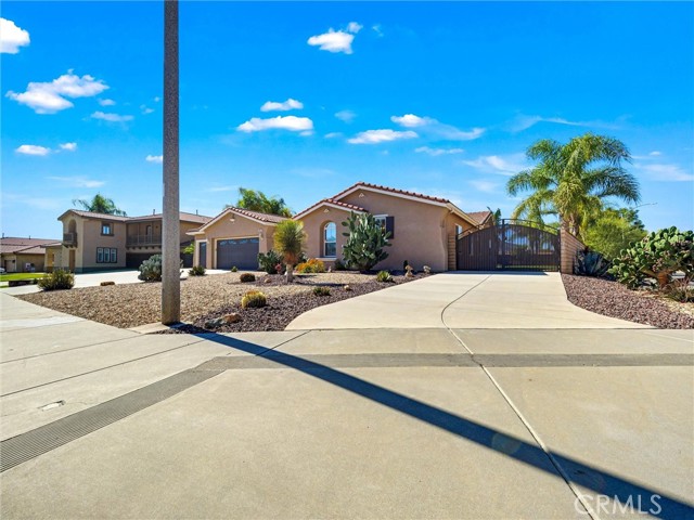 Detail Gallery Image 4 of 59 For 9737 Espada Creek, Moreno Valley,  CA 92557 - 4 Beds | 3 Baths