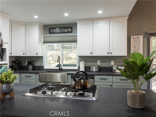 Detail Gallery Image 11 of 36 For 1315 Sequoia Dr, Lake Arrowhead,  CA 92352 - 3 Beds | 2 Baths