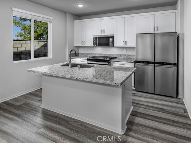 Detail Gallery Image 2 of 6 For 28280 via Garnicia, Temecula,  CA 92591 - 3 Beds | 2/1 Baths