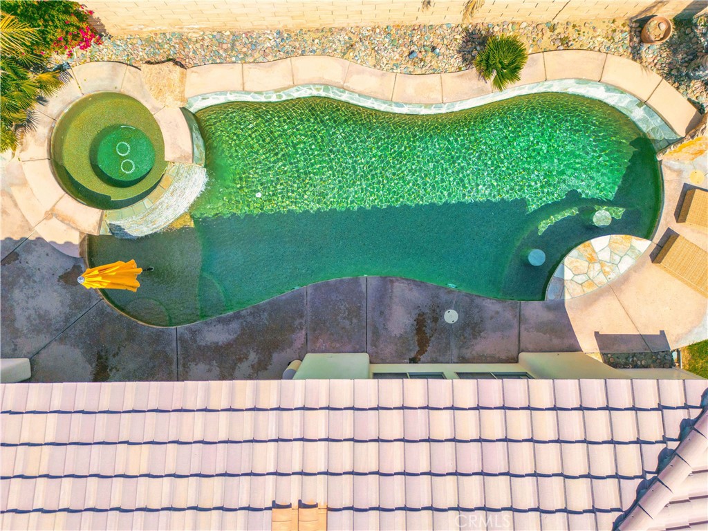 https://media.crmls.org/medias/c7b48af7-5afd-4af9-9463-52f0f416f8c4.jpg?preset=X-Large