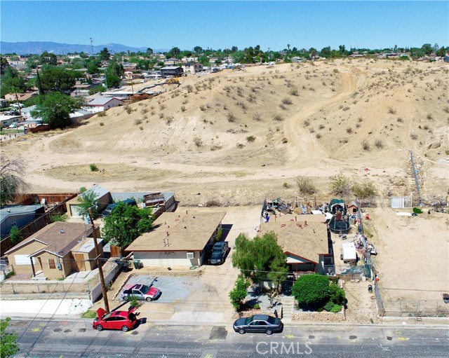 15464 3rd Street, Victorville CA: https://media.crmls.org/medias/c7b4c5f4-e7e2-4cd1-b314-d13233f302bf.jpg