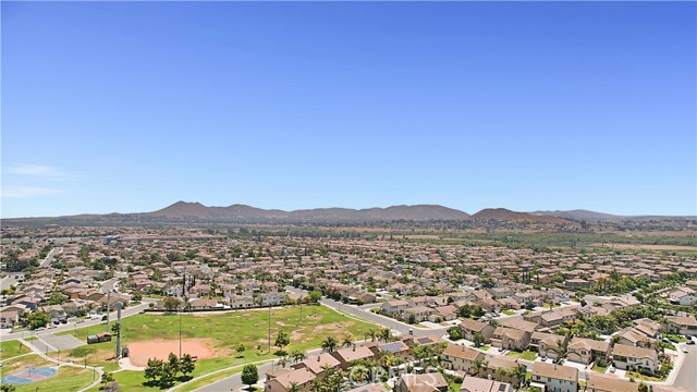 Detail Gallery Image 6 of 66 For 7277 Cobble Creek Dr, Corona,  CA 92880 - 5 Beds | 2/1 Baths