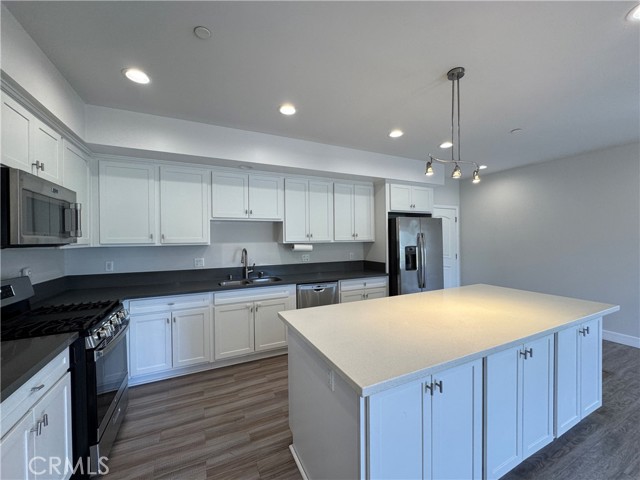 Detail Gallery Image 7 of 27 For 5432 Hermitage Ave #202,  Valley Village,  CA 91607 - 3 Beds | 2 Baths