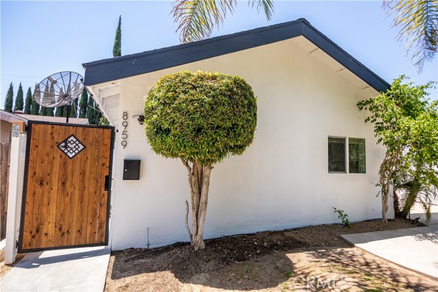 Detail Gallery Image 5 of 16 For 8961 Etiwanda Ave, Northridge,  CA 91325 - 3 Beds | 2 Baths