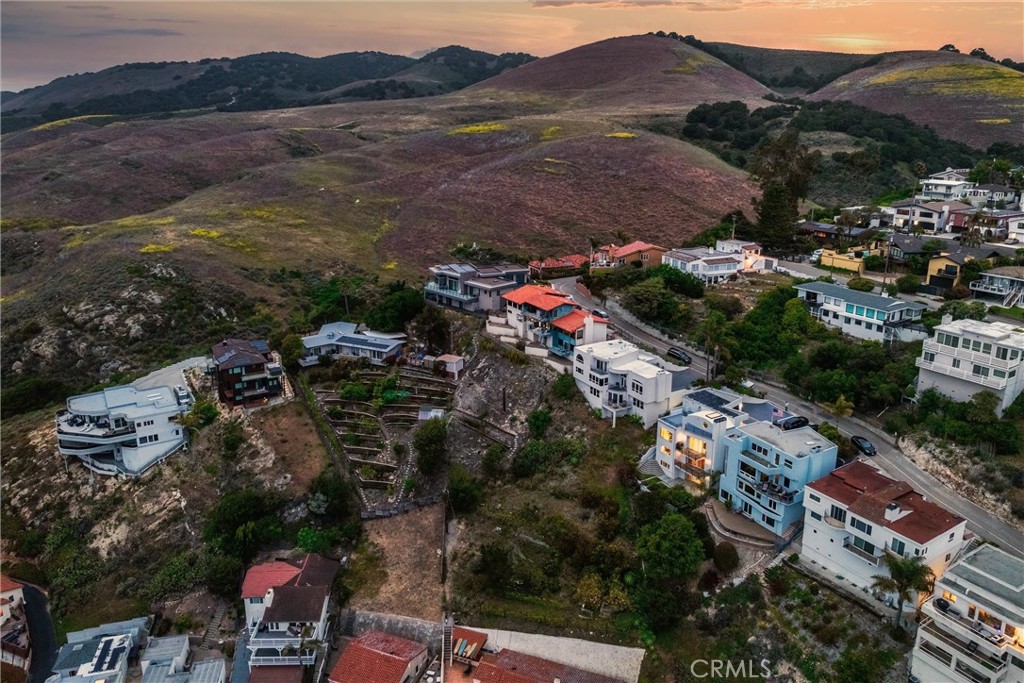 https://media.crmls.org/medias/c7b56383-924e-4e66-8160-d007a6d2f52b.jpg?preset=X-Large