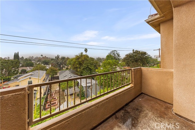 Detail Gallery Image 47 of 53 For 11218 Camarillo St #404,  Toluca Lake,  CA 91602 - 3 Beds | 3 Baths
