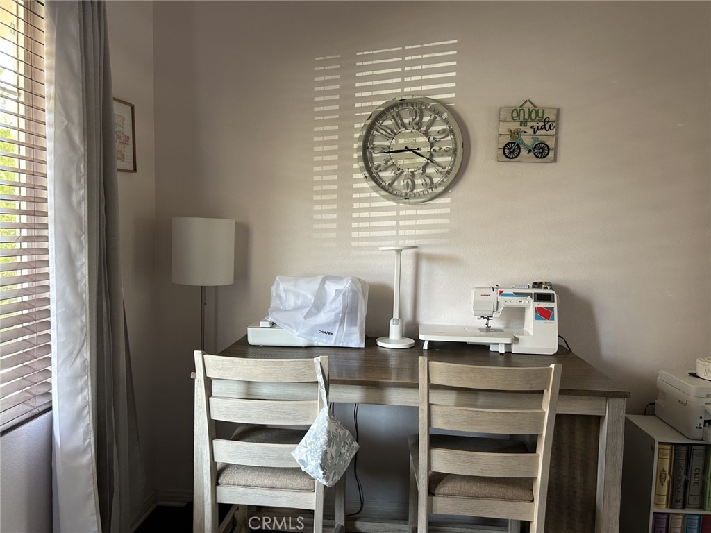 https://media.crmls.org/medias/c7b6dbe6-9c94-409d-9d4d-72d541cbf5f9.jpg?preset=X-Large