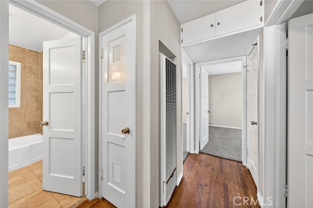 Detail Gallery Image 15 of 38 For 7046 Murietta, Van Nuys,  CA 91405 - 4 Beds | 2 Baths