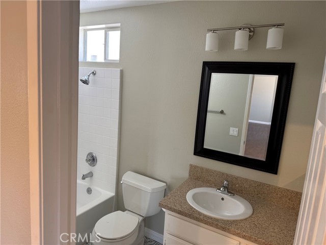 6 Lembogan Court, Aliso Viejo CA: https://media.crmls.org/medias/c7b7a51e-5621-4d3c-befa-2b72ed543342.jpg