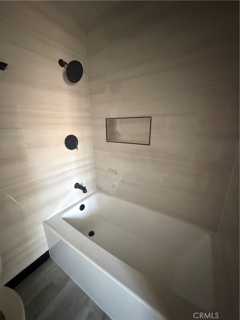 https://media.crmls.org/medias/c7b8372d-2696-4b56-8db9-047791526e2c.jpg?preset=X-Large