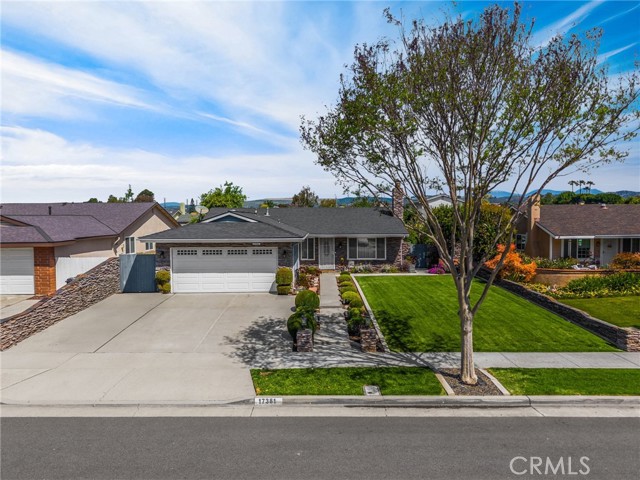 17381 Yorkshire Avenue, Yorba Linda CA: https://media.crmls.org/medias/c7b83a84-4c6e-4e5e-a407-8226dd24871b.jpg