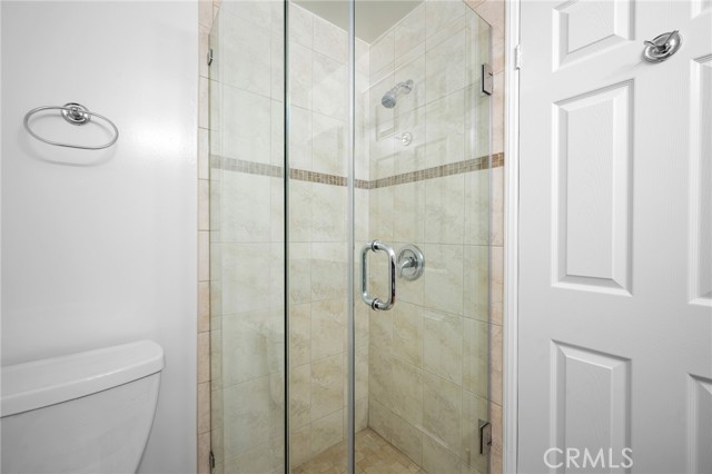 Detail Gallery Image 25 of 27 For 7948 De Soto, Canoga Park,  CA 91304 - 3 Beds | 3 Baths