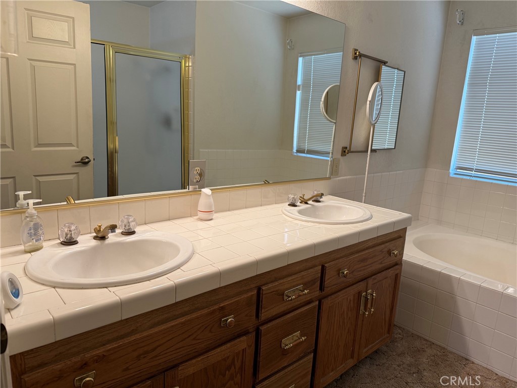 https://media.crmls.org/medias/c7b87285-c0bf-404f-a547-66e0f063513a.jpg?preset=X-Large