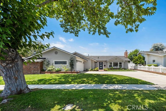 3221 Copa De Oro Drive, Los Alamitos CA: https://media.crmls.org/medias/c7b88afa-7e49-4fa5-9dd4-ad9c365236f9.jpg