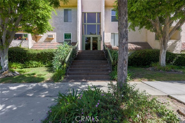 409 Burchett Street, Glendale CA: https://media.crmls.org/medias/c7b8b057-4424-4714-8e2c-be7405030cc6.jpg