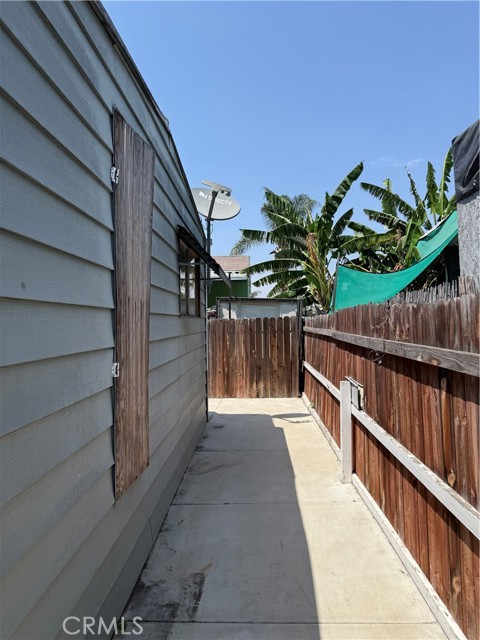 16600 Orange Avenue, Paramount CA: https://media.crmls.org/medias/c7b9f913-a40d-497a-accd-3efc3c115e21.jpg