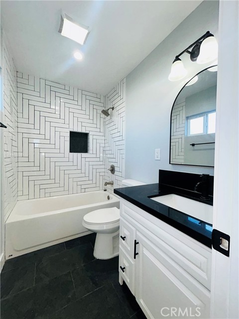 Detail Gallery Image 8 of 9 For 4108 W 106th St, Inglewood,  CA 90304 - 2 Beds | 1 Baths