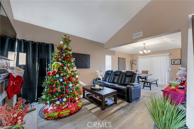 Detail Gallery Image 8 of 47 For 22562 Springdale, Moreno Valley,  CA 92557 - 4 Beds | 2/1 Baths