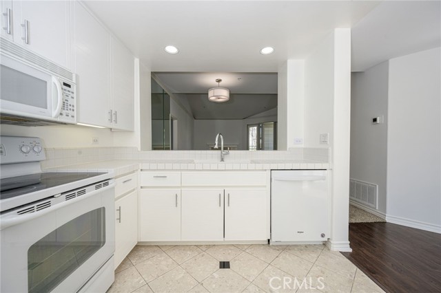 Detail Gallery Image 7 of 37 For 2243 Martin #419,  Irvine,  CA 92612 - 2 Beds | 2 Baths