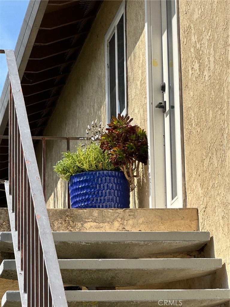 https://media.crmls.org/medias/c7bb1ed2-153f-4918-b032-af4dbea0cb1a.jpg?preset=X-Large