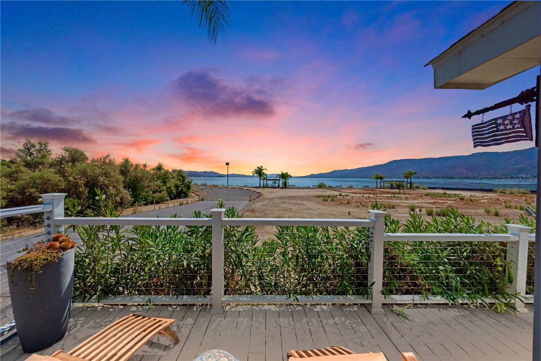 Detail Gallery Image 1 of 33 For 32000 Riverside #J-8,  Lake Elsinore,  CA 92530 - 1 Beds | 1 Baths