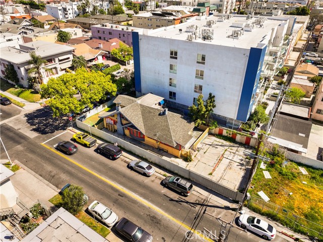 101 S. MARIPOSA AVE, Los Angeles CA: https://media.crmls.org/medias/c7bbc950-0bfc-4dd8-9ad7-35ad6ecc6f8b.jpg