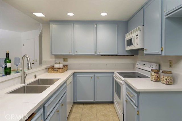 Detail Gallery Image 7 of 37 For 2756 Pine Creek, Fullerton,  CA 92835 - 1 Beds | 1/1 Baths