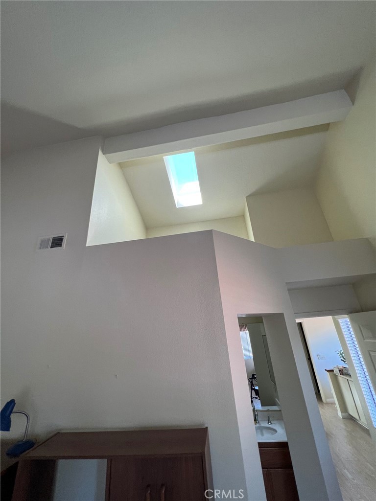 https://media.crmls.org/medias/c7bce06d-28a5-41b5-bca0-b111021e08b4.jpg?preset=X-Large