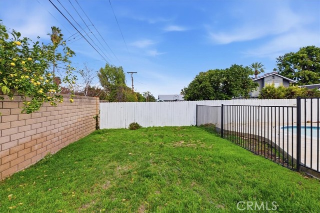 Detail Gallery Image 40 of 44 For 2111 Elsinore Rd, Riverside,  CA 92506 - 3 Beds | 2/1 Baths