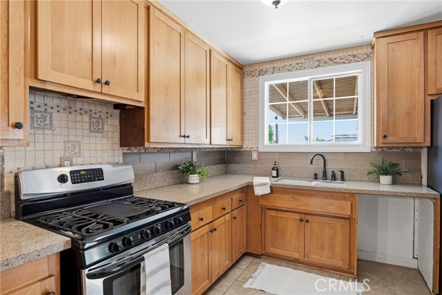 Detail Gallery Image 8 of 61 For 10281 Bouvais, Anaheim,  CA 92804 - 5 Beds | 2 Baths