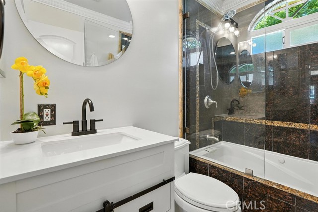 Detail Gallery Image 6 of 38 For 245 F St, Redwood City,  CA 94063 - 3 Beds | 3 Baths