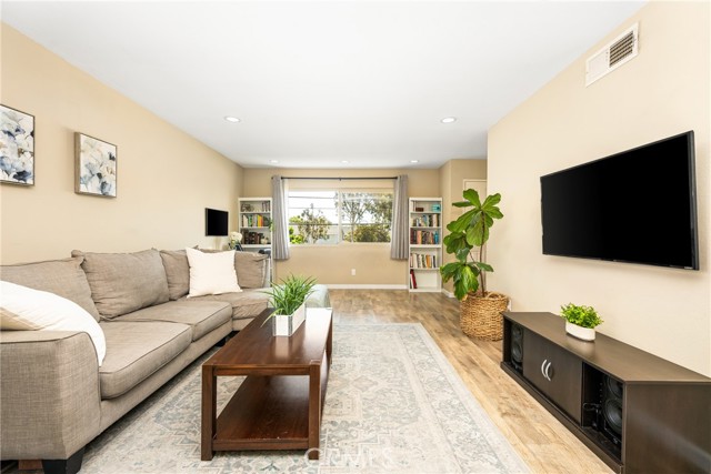 Detail Gallery Image 3 of 37 For 25388 via Verde #4,  Lake Forest,  CA 92630 - 2 Beds | 1 Baths