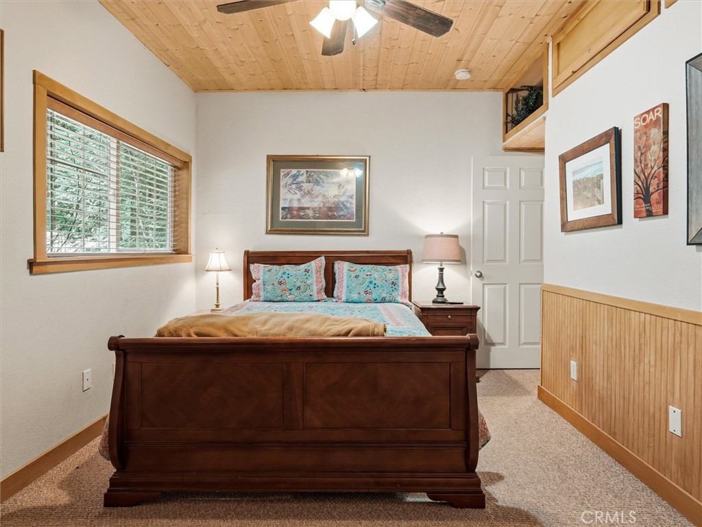 https://media.crmls.org/medias/c7be719a-fdd7-4ccc-ba1b-8c24b28c6d88.jpg?preset=X-Large