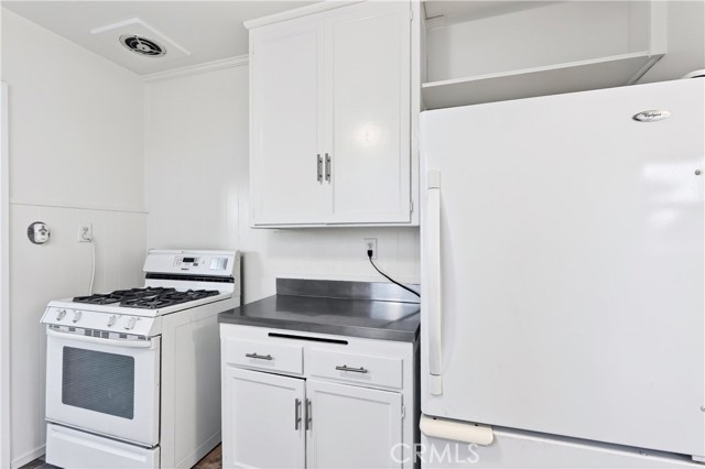 Detail Gallery Image 5 of 31 For 3202 Eckleson Street, Lakewood,  CA 90712 - 3 Beds | 1 Baths