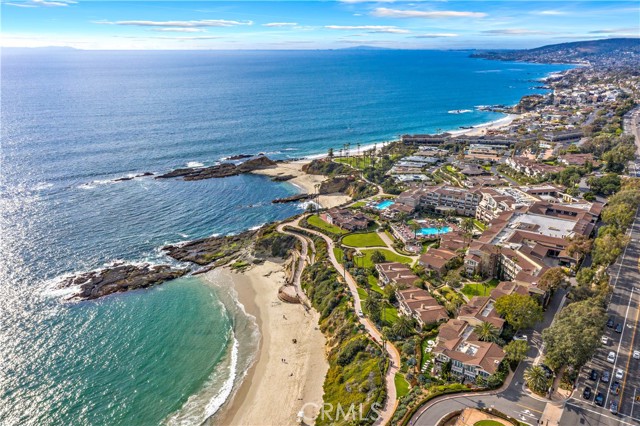 89 Blue Lagoon Villa, Laguna Beach CA: https://media.crmls.org/medias/c7bfbc08-c415-411d-a47d-0f34917ec09b.jpg