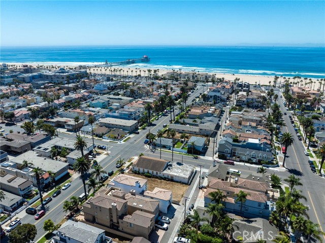 309 8th Street, Huntington Beach CA: https://media.crmls.org/medias/c7c0670d-b07b-4c41-8694-e74a148cd4ce.jpg