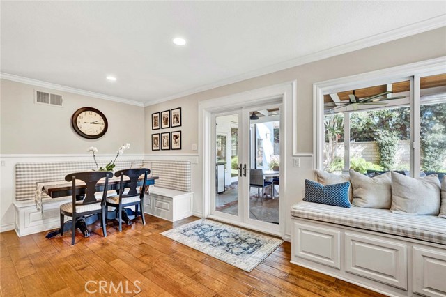 Image 6 of 60 For 20012 Mural Circle