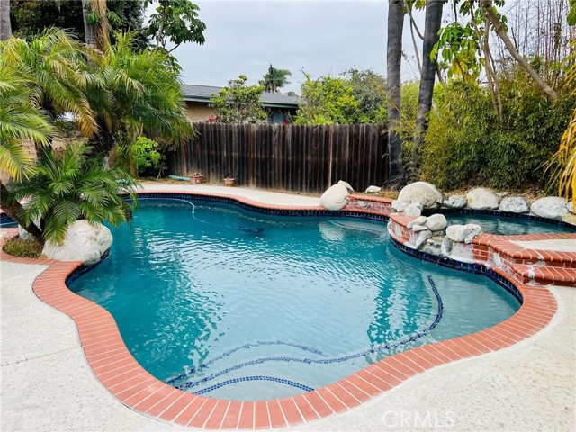 4127 W 130th Street, Hawthorne CA: https://media.crmls.org/medias/c7c08e98-4ea8-4df4-8c37-b5f93c5bb2ca.jpg