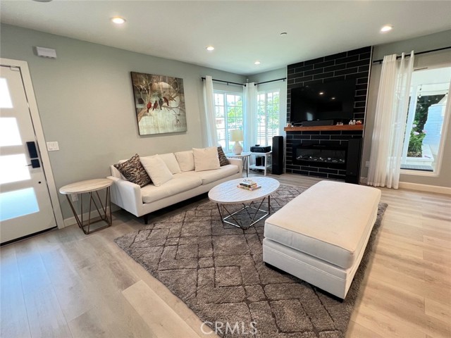 206 S Sunset Place, Monrovia CA: https://media.crmls.org/medias/c7c0f9bc-4332-4c36-a790-d72f06c8e0e5.jpg