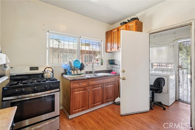Detail Gallery Image 8 of 14 For 3970 Dalton Ave, Los Angeles,  CA 90062 - 2 Beds | 2 Baths