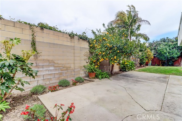 9001 Oceanwood Drive, Huntington Beach CA: https://media.crmls.org/medias/c7c38402-fd22-4e57-8fe7-26cf16b01265.jpg