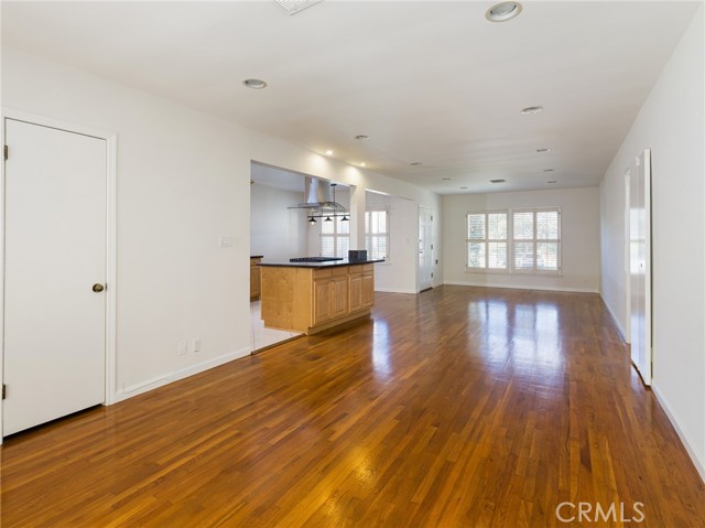 Detail Gallery Image 16 of 37 For 7024 Alverstone, Los Angeles,  CA 90045 - 3 Beds | 2 Baths