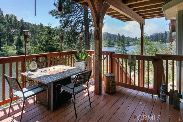 781 Brentwood Drive, Lake Arrowhead CA: https://media.crmls.org/medias/c7c59ca1-964a-42d9-91a6-977004dfa4cd.jpg