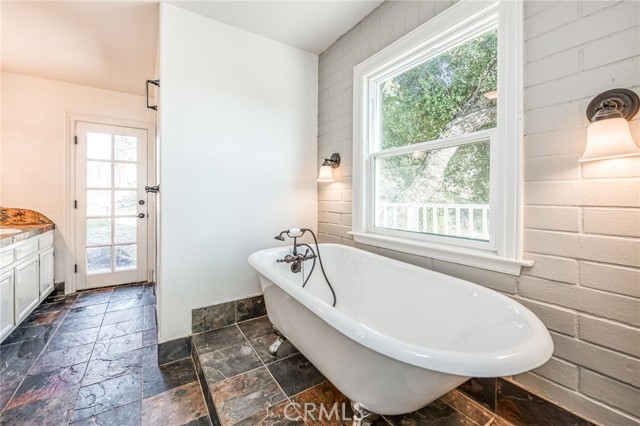 59278 Road 601, Ahwahnee CA: https://media.crmls.org/medias/c7c62caa-e834-4d58-ae57-dda96d884903.jpg