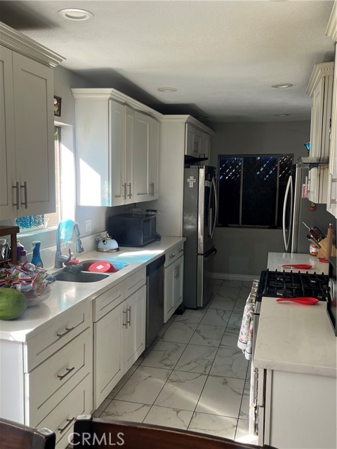 Detail Gallery Image 3 of 4 For 8348 Norwalk, Whittier,  CA 90606 - 3 Beds | 2 Baths