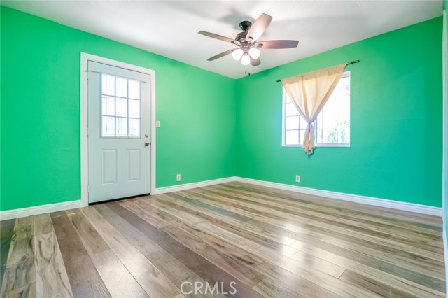 361 N B Street, Tulare CA: https://media.crmls.org/medias/c7c72822-5984-4dc5-98c7-7fb2fbbf6870.jpg